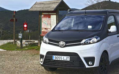 Pueblos para un puente en un Toyota de Kobe Motor