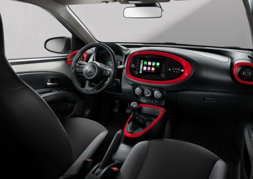 interior aygo x cross