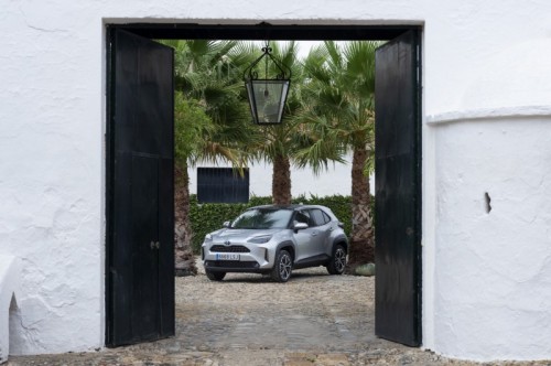 yaris cross gris agata