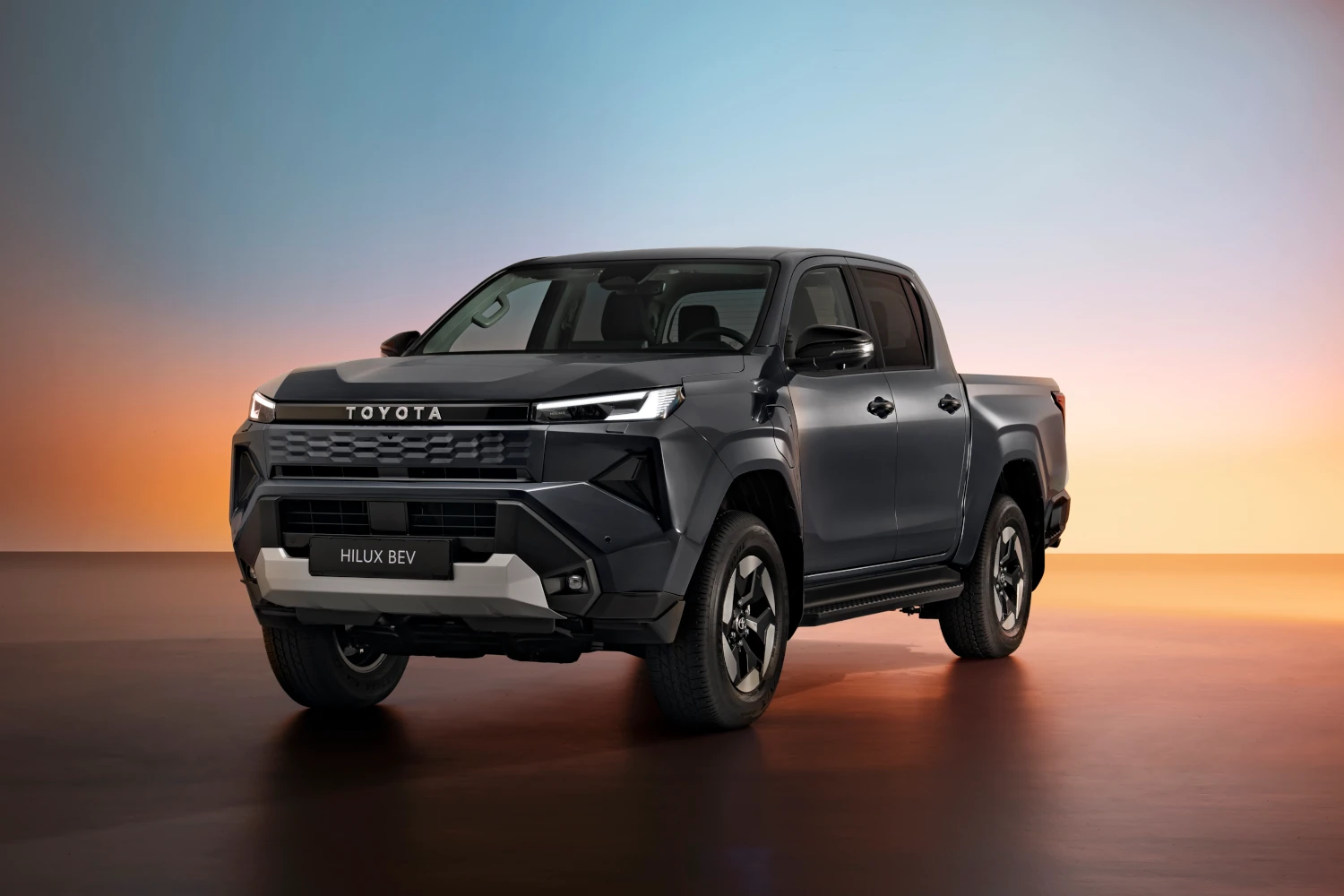 Toyota Hilux Eléctrica 144 kW Cabina Doble GX 4x4 para empresas y autónomos